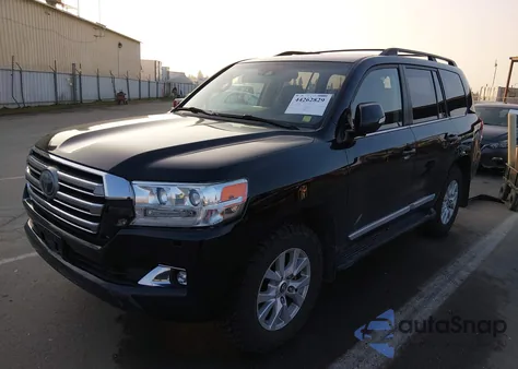 2017 Toyota Land Cruiser V8 из США, поврежденный, VIN JTMCY7AJ8H4053104